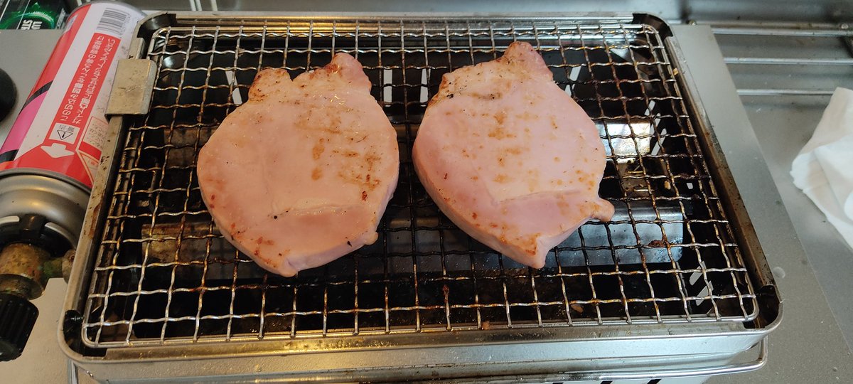 azyxxz's tweet photo. 20年位前に購入したイワタニの網焼き機で宅飲み、楽しんでいます #イワタニ #ForeWinds #宅飲み #網焼き https://t.co/CKIZLAu26U
