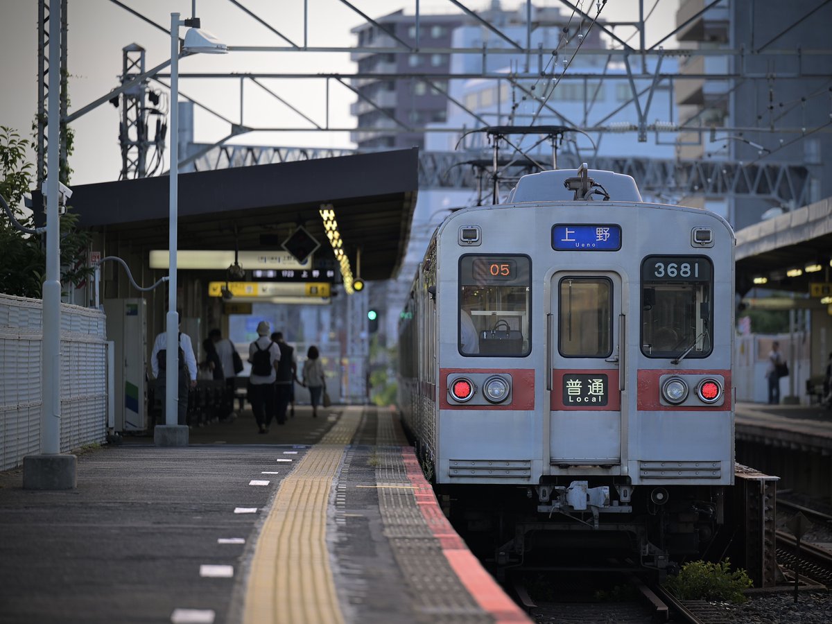 tulip_art's tweet photo. 行く末が危ぶまれていた京成3600形の3688Fが本日から運用復帰したようなので記念に撮影。
いつもの定番スポットにて。
成田行きの幕を久々に見た気がします。
#京成
#3688F https://t.co/3iz6AXdL0X