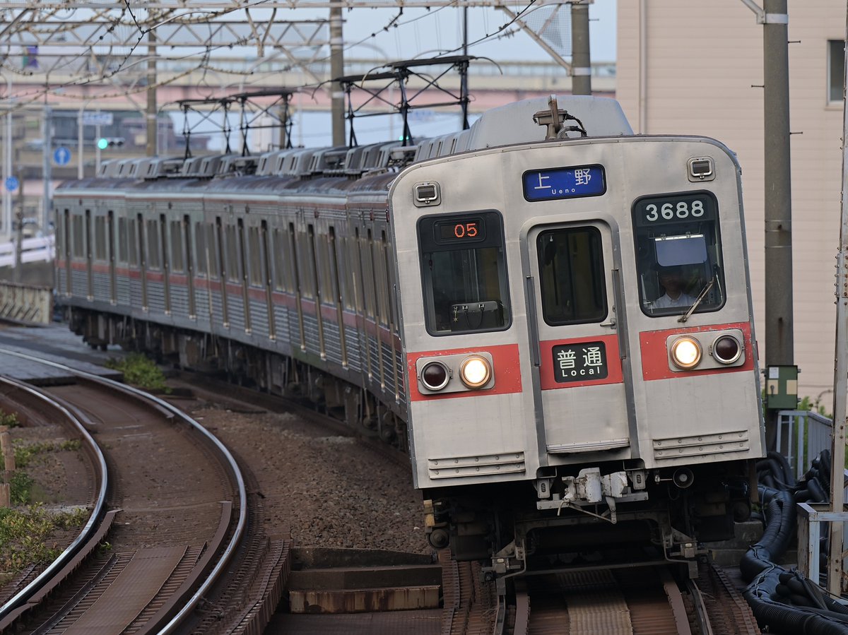 tulip_art's tweet photo. 行く末が危ぶまれていた京成3600形の3688Fが本日から運用復帰したようなので記念に撮影。
いつもの定番スポットにて。
成田行きの幕を久々に見た気がします。
#京成
#3688F https://t.co/3iz6AXdL0X