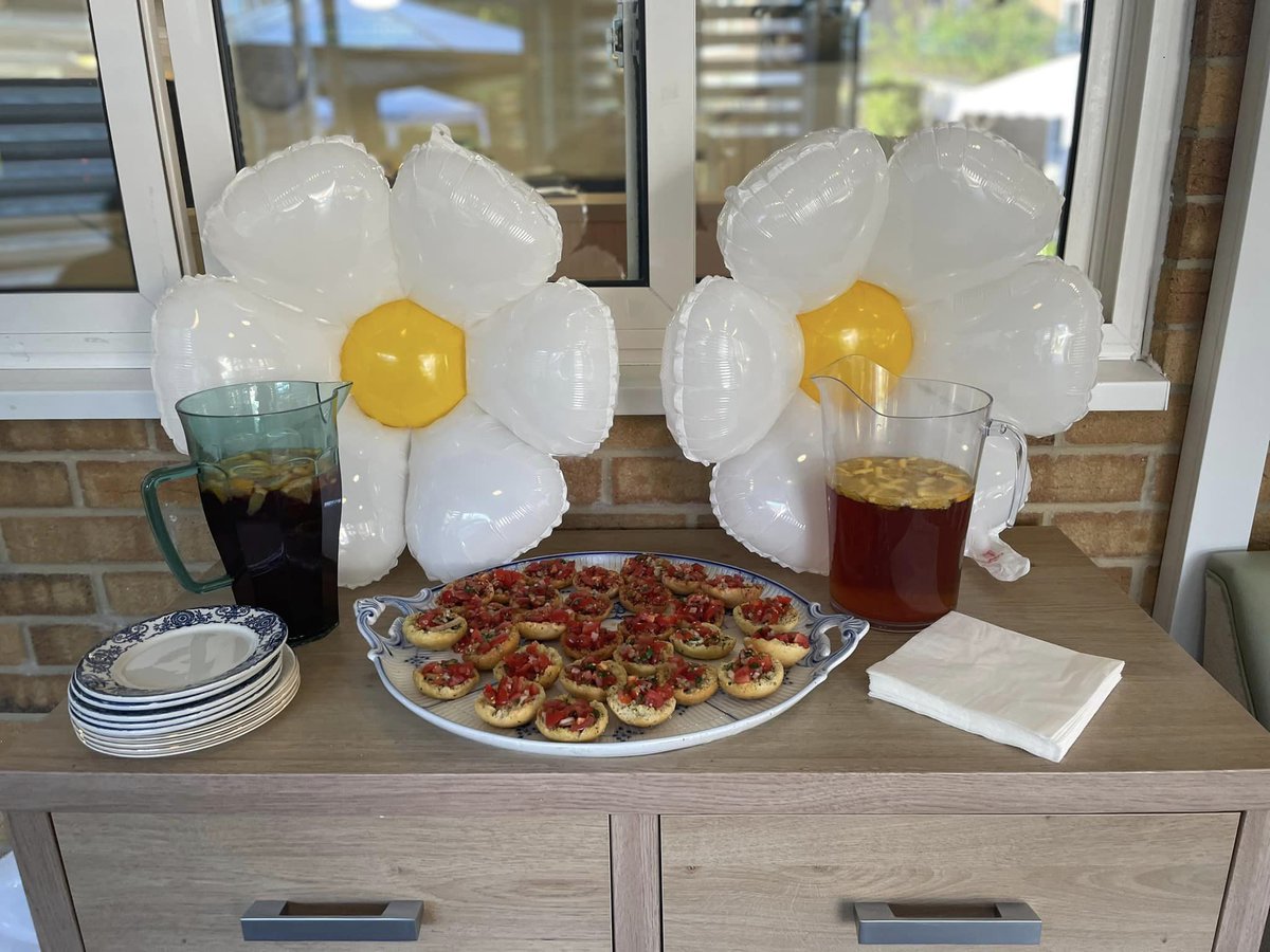 QuantumCareLtd's tweet photo. During the week, residents at Fosse House gathered together for a summer pub night with Pimms, Sangria and Bruschetta!

The evening was spent in the homes sun lounge with lots of laughter, tasty food and music. Residents and staff had a wonderful time 🌞💖

#QuantumCare #Carehome https://t.co/v7BkKsG2IR