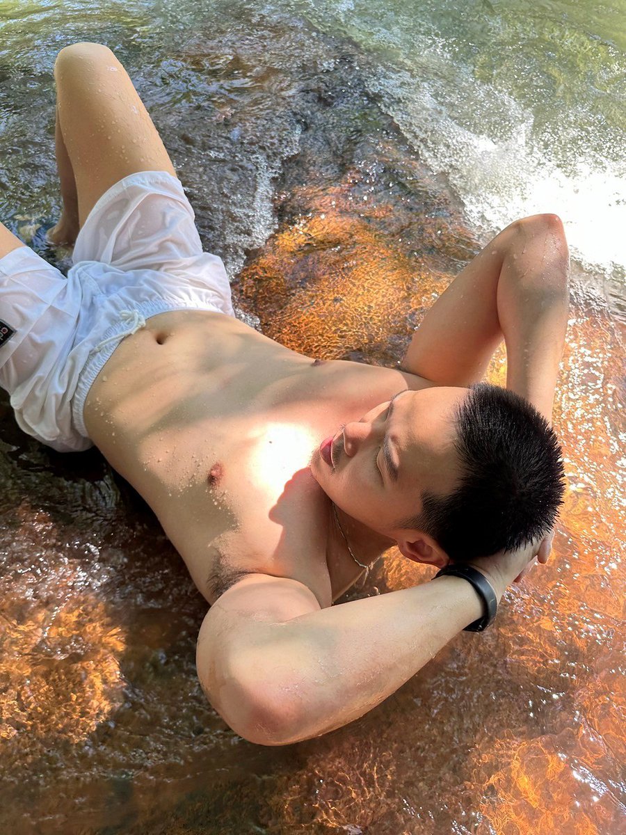 Yamapee_pX's tweet photo. มาเล่นน้ำ ❌
มาถ่ายรูป✅ https://t.co/TWCDsV0bEX