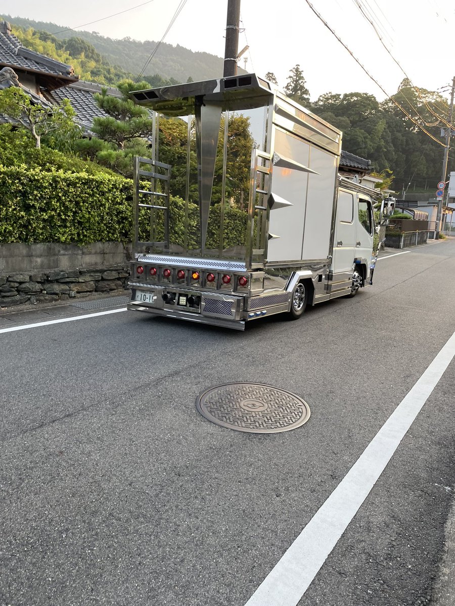 一年に2回だけやってくる魚屋。本日早朝やってきた。
#陶芸八幡工房
#ハチラボ
#田舎暮らし
#魚屋