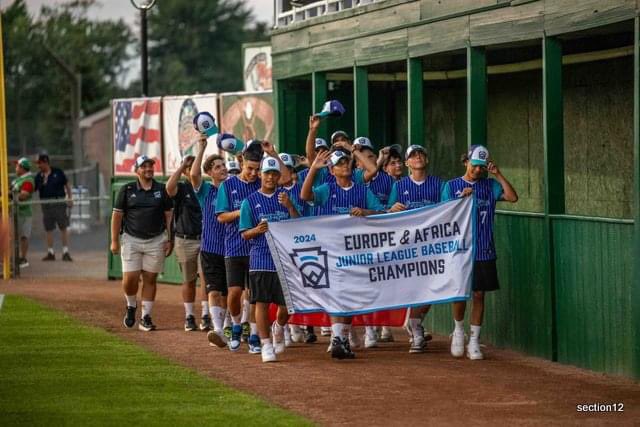 FCBeisbolSofbol's tweet photo. WORLD SERIES JUNIOR LEAGUE
🏆🇺🇸⚾️

Entrega de roba i ceremonia d’inauguració de les WS 2024!
🙌🏼🔝💥 https://t.co/79rer6YJ0E