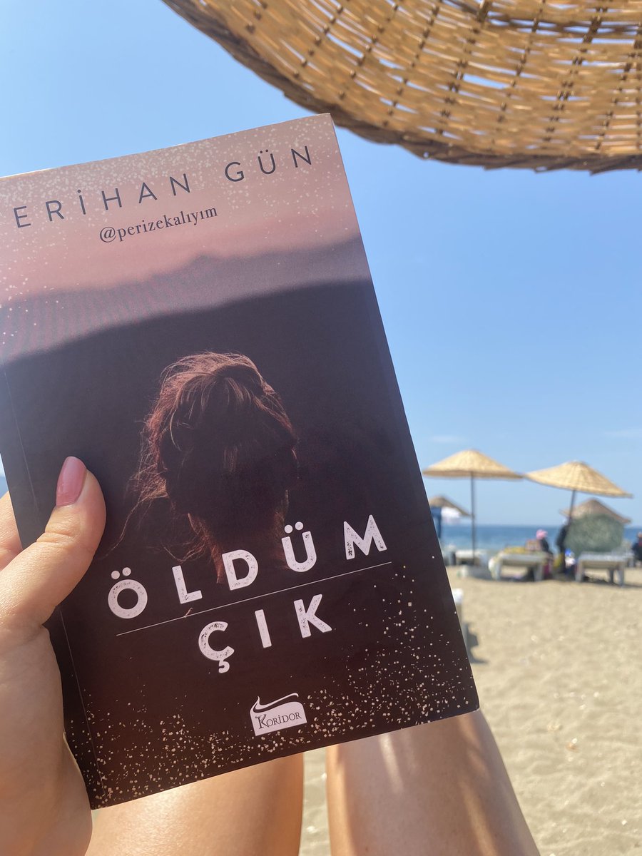 ozgeeee_k's tweet photo. @perizekaliyim bugün biter bence, öyle sürükleyici… Ah yaz hiç bitmesen keşke🤍 https://t.co/4EYhXlxk6Z