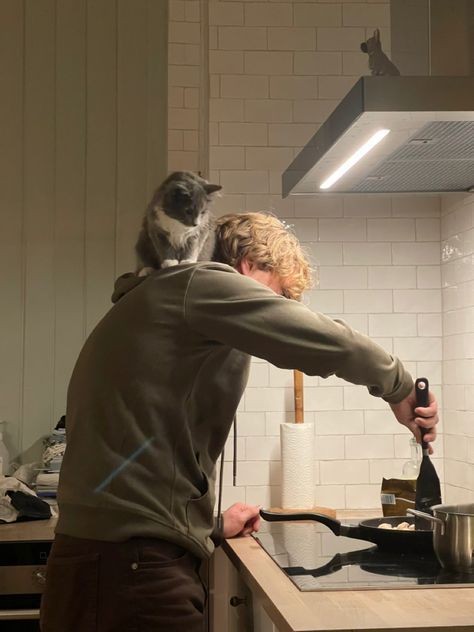 alfredhtn's tweet photo. Aankomst van kleine vriend! 😅 https://t.co/PhcHs921D9