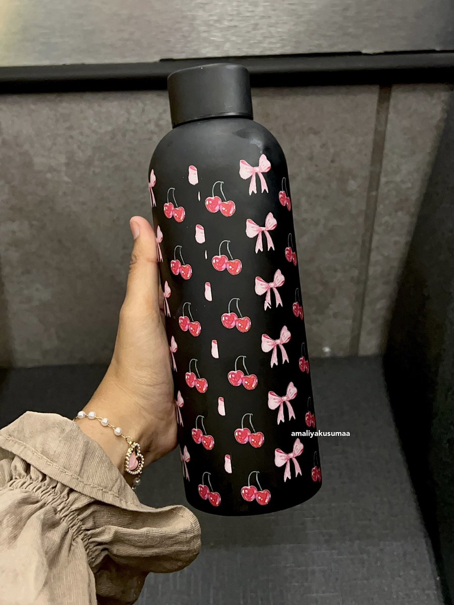 amaliyakusumaa's tweet photo. 🍒maroon things emang ga pernah gagal🍒

selain kelihatan cantik, elegan dan mewah, maroon ini bikin kulit kita kelihatan lebih cerah. luv sOoo much pliss <3 https://t.co/EZsweewSIS