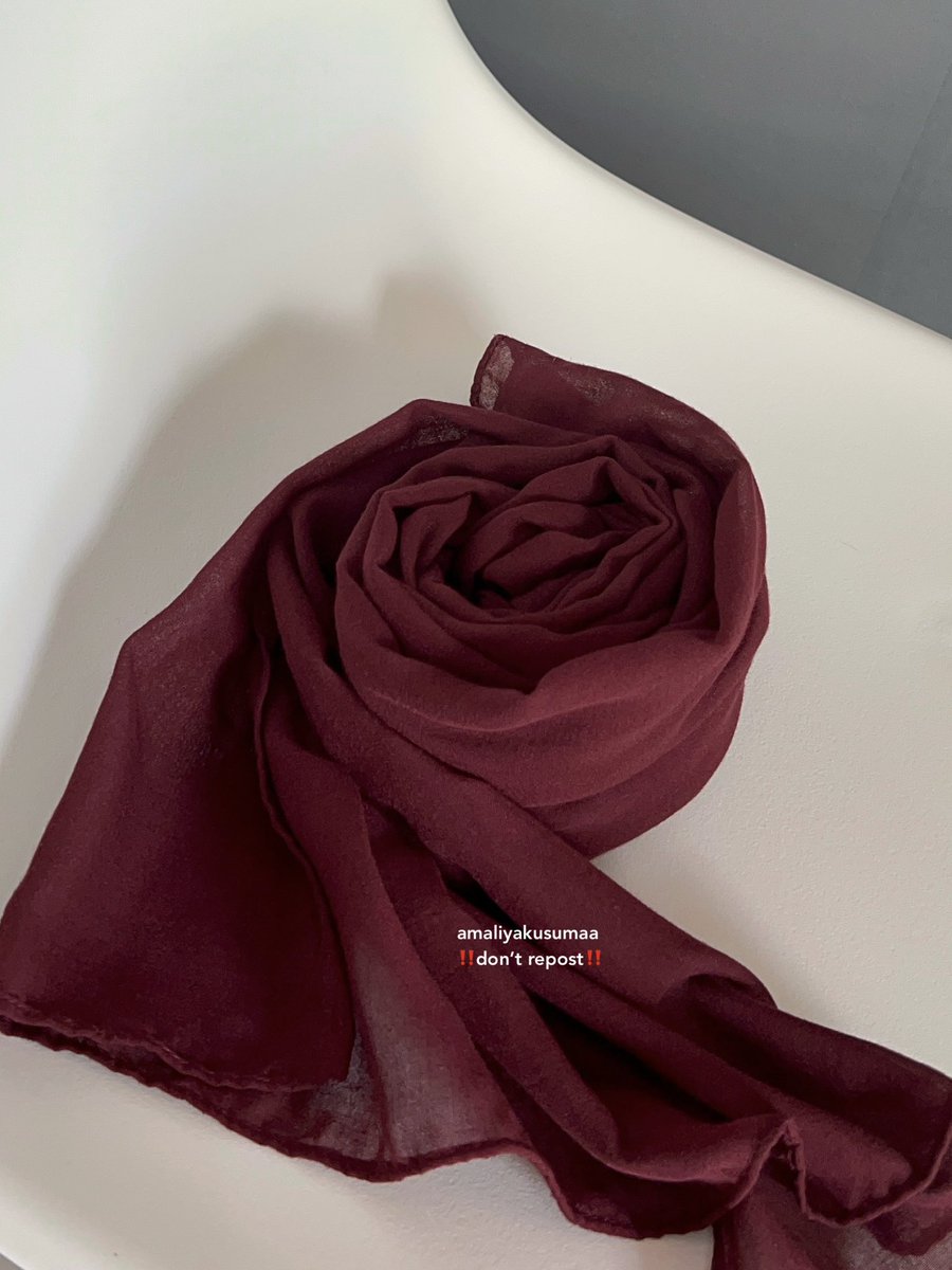 amaliyakusumaa's tweet photo. 🍒maroon things emang ga pernah gagal🍒

selain kelihatan cantik, elegan dan mewah, maroon ini bikin kulit kita kelihatan lebih cerah. luv sOoo much pliss <3 https://t.co/EZsweewSIS