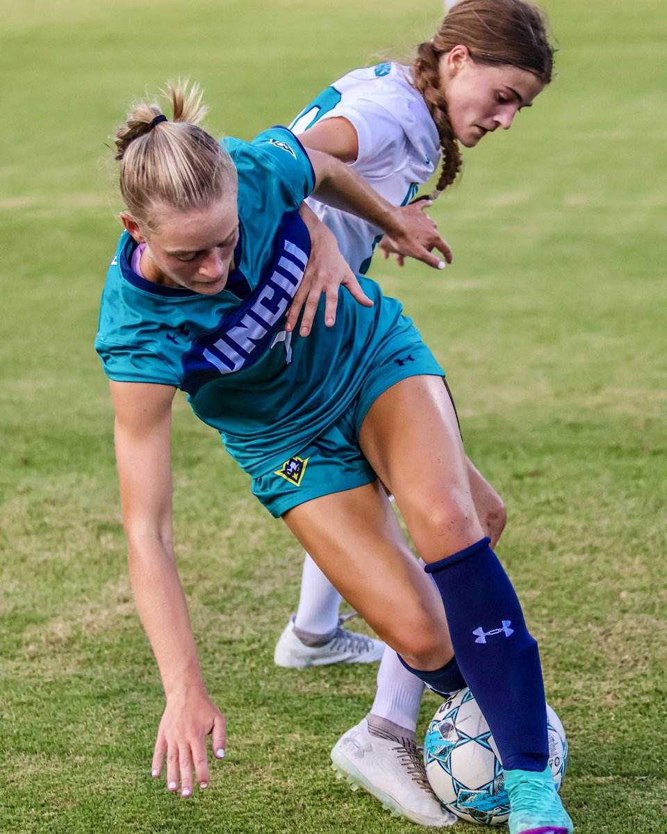 UNCWSoccer's tweet photo. Tuning up #HawkYeah https://t.co/zXCp44vS0m