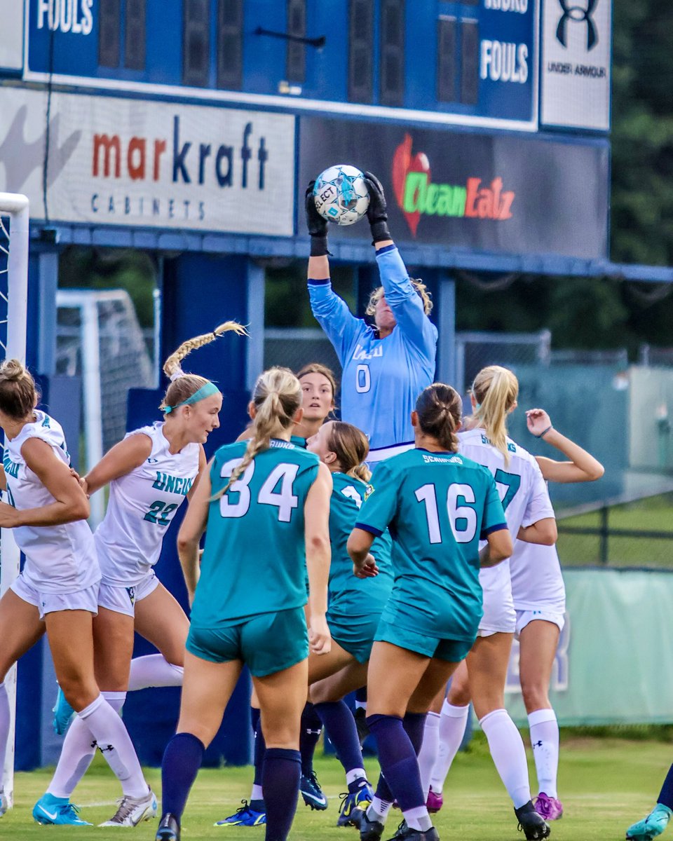 UNCWSoccer's tweet photo. Tuning up #HawkYeah https://t.co/zXCp44vS0m