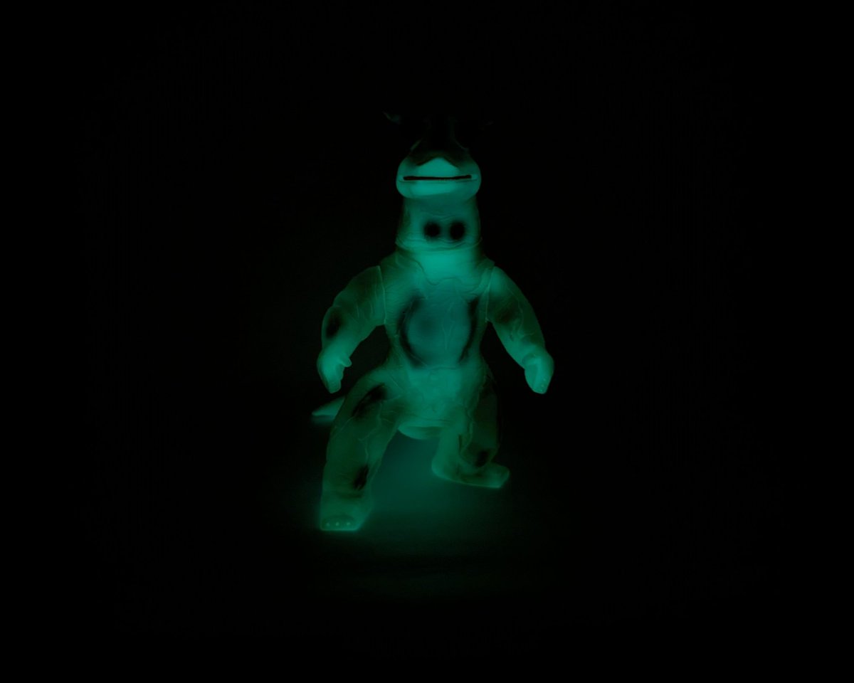 ブルマァク怪獣シリーズのエレキング(蓄光ゴールド)を開封！墓場の画廊