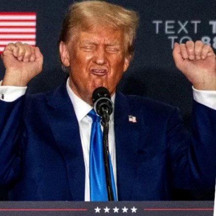 atownsquare's tweet photo. What in the world is Trump doing here? #RightAnswersOnly #JustVoteBlue
🤣🍿 https://t.co/OGXSMQmIYn