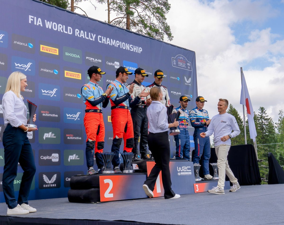 hide4849's tweet photo. ヘイキさーーーん!!
おかえりー
#wrc #secto #finland #forum8 https://t.co/pKMCEFpBEf