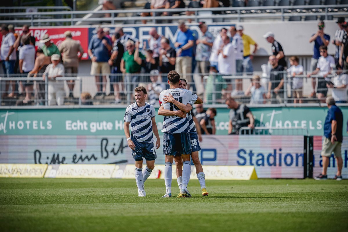 SV_Sandhausen's tweet photo. 𝓡𝓔𝓒𝓐𝓟 #𝓢𝓥𝓢𝓞𝓢𝓝 📸🎞️
🔜 Nächste Aufgabe dann am Mittwoch im Verbandspokal.
#SVSOSN #SVS1916 #WirEchtAnders #3Liga 📸 SVS/foto2press https://t.co/PLsEte9opP
