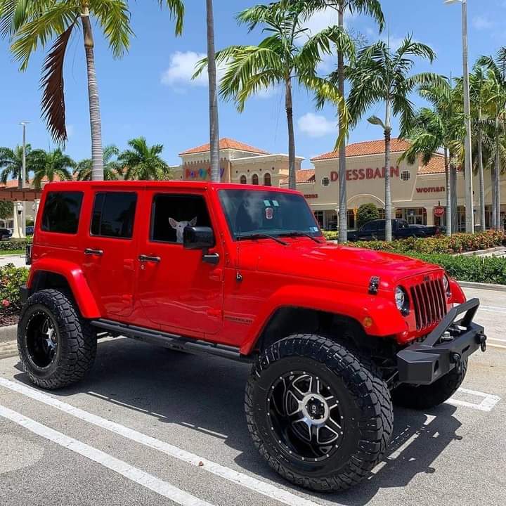 NoraMedula's tweet photo. Que le cuesta a la vida mandarme ya al capítulo donde me compro mi jeep roja. 😫♥️ https://t.co/PNwjSvEMEu