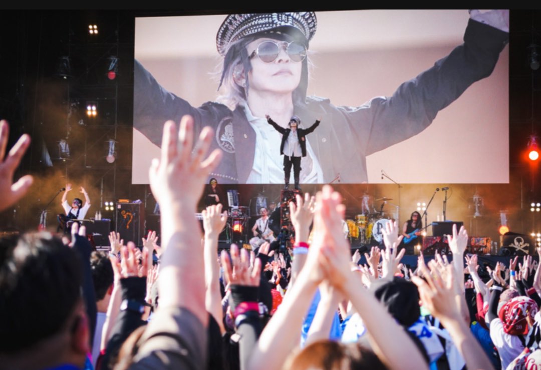 Ailesblanches_'s tweet photo. ROCK IN JAPAN FES
HYDEさんの3年連続高所恐怖症芸 https://t.co/NA78s3puoX