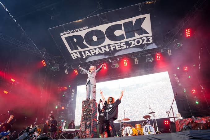 Ailesblanches_'s tweet photo. ROCK IN JAPAN FES
HYDEさんの3年連続高所恐怖症芸 https://t.co/NA78s3puoX