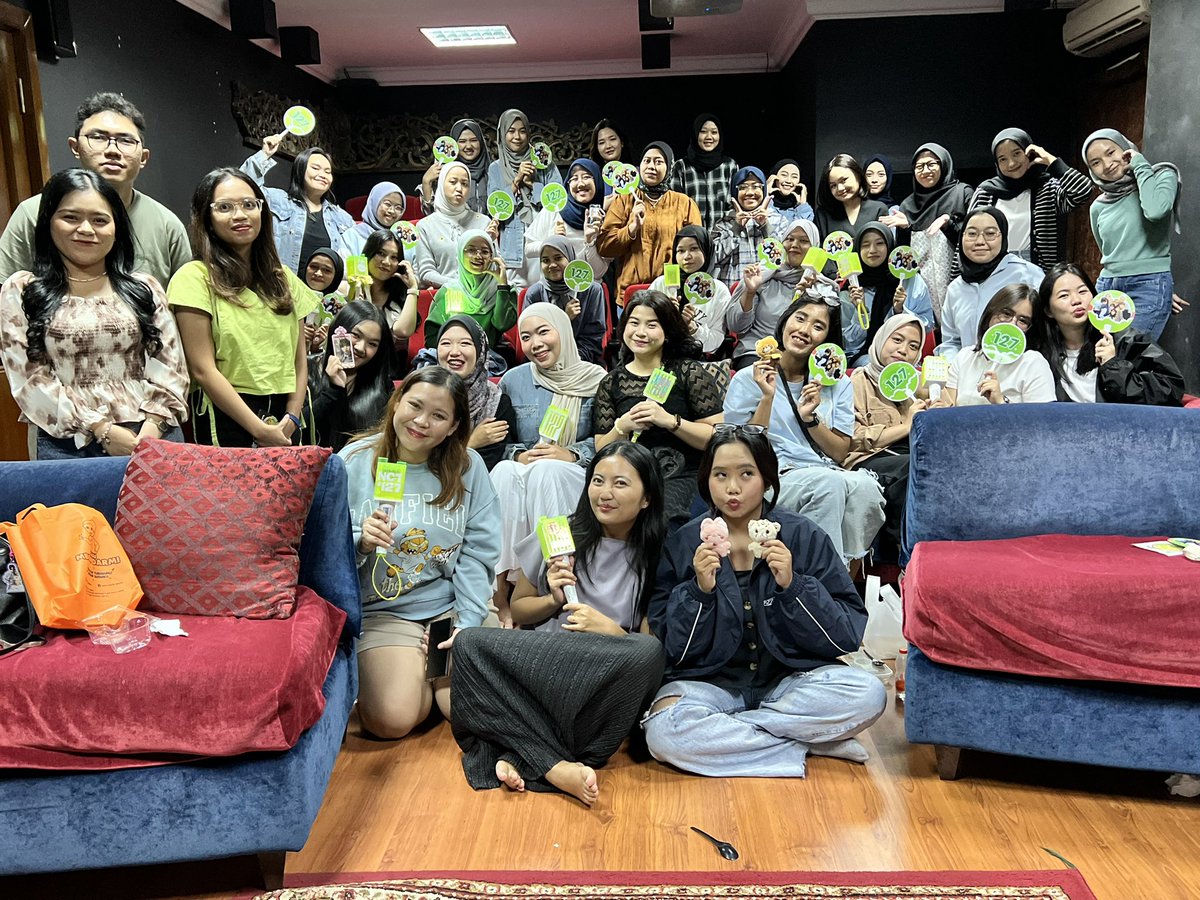 metro_cinema's tweet photo. Dalam edisi “Aduh Buyuuuungggg…” 💚😄😄💚😄💚😄💚
@dearkimsdiary 
#NCT127_8th_Anniversary #NCT127_8ECRET_INVITATION https://t.co/2YxyK0etBS
