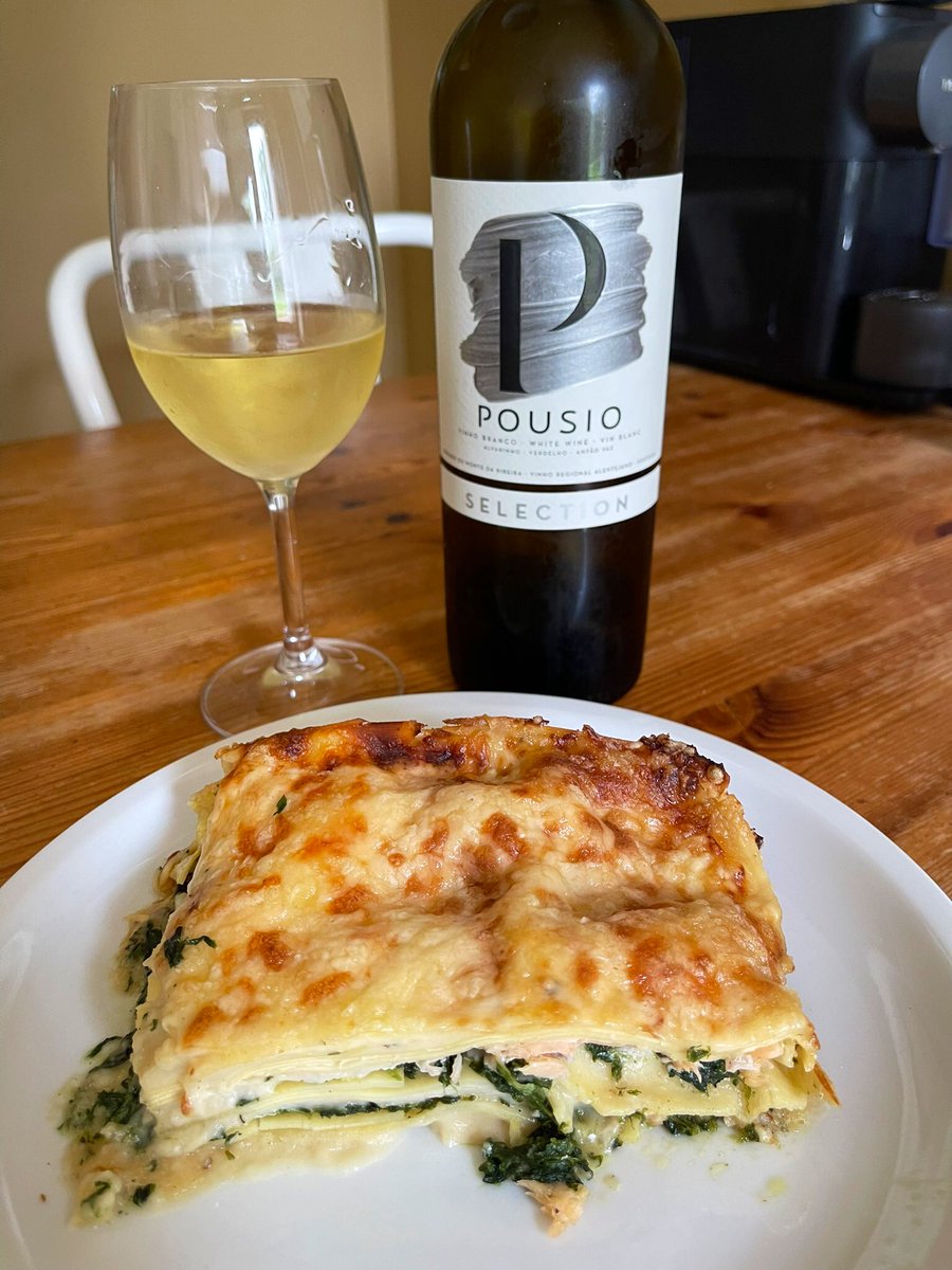 joukesp's tweet photo. #NoCookingSunday #2ndServing #FishLasagna
I hardly cooked last week! Mostly 2nd servings!
I promise I’ll cook more next week!
Today was a 2nd serving of that delish fish lasagne and a glass of white Pousio house wine by @pousiohmr
Plenty of time to watch the football & Olympics! https://t.co/E4f3CGuB0i