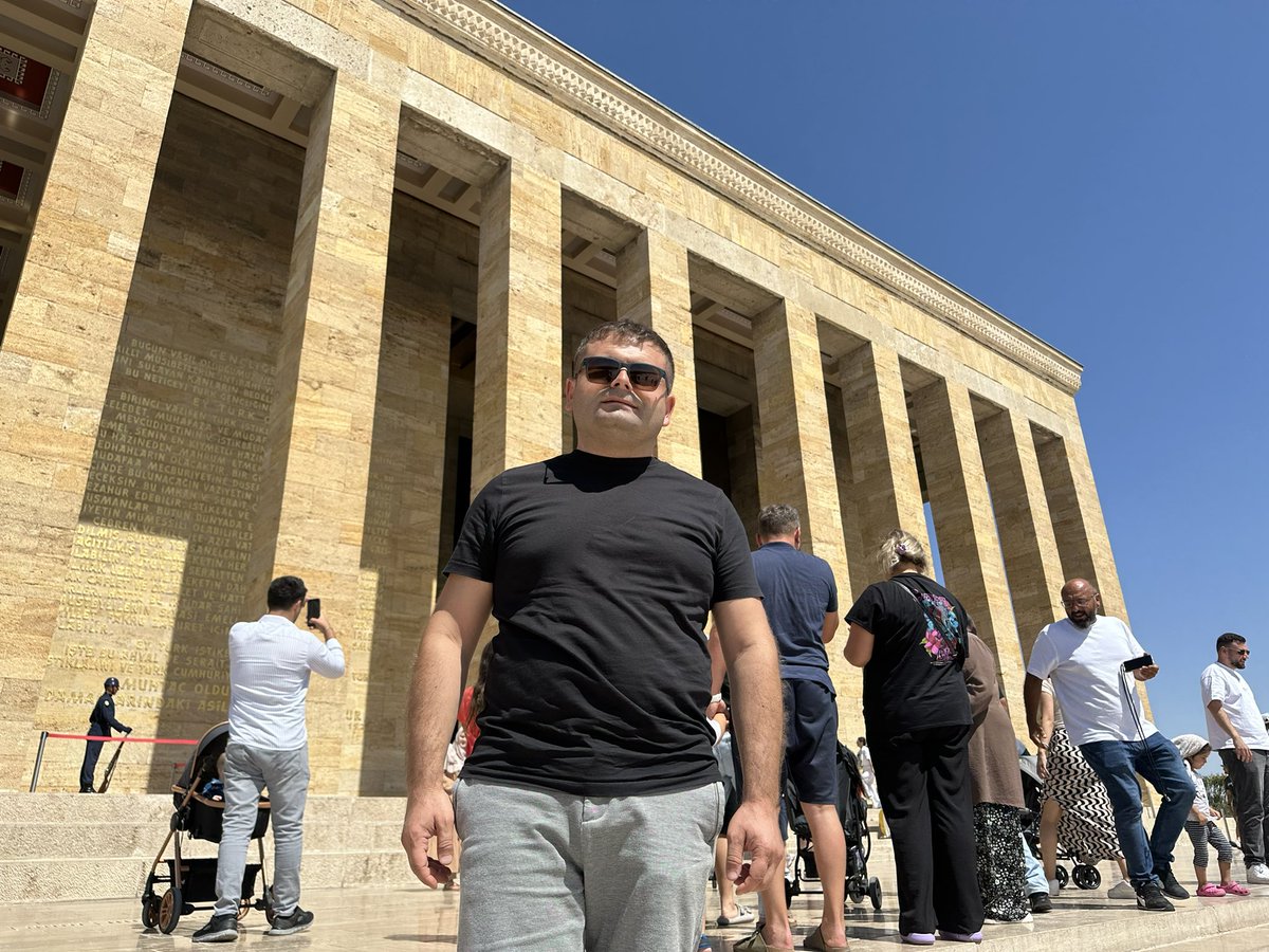 Gençsiniz ve bir şehirde gönlünüzce yürümüyorsanız orayı gezdiğini söyleyemezsiniz. 
- Bir şehre ilk defa gidiyorsanız çok yoğun bir program yapacaksınız, illa ki yorulacaksınız.