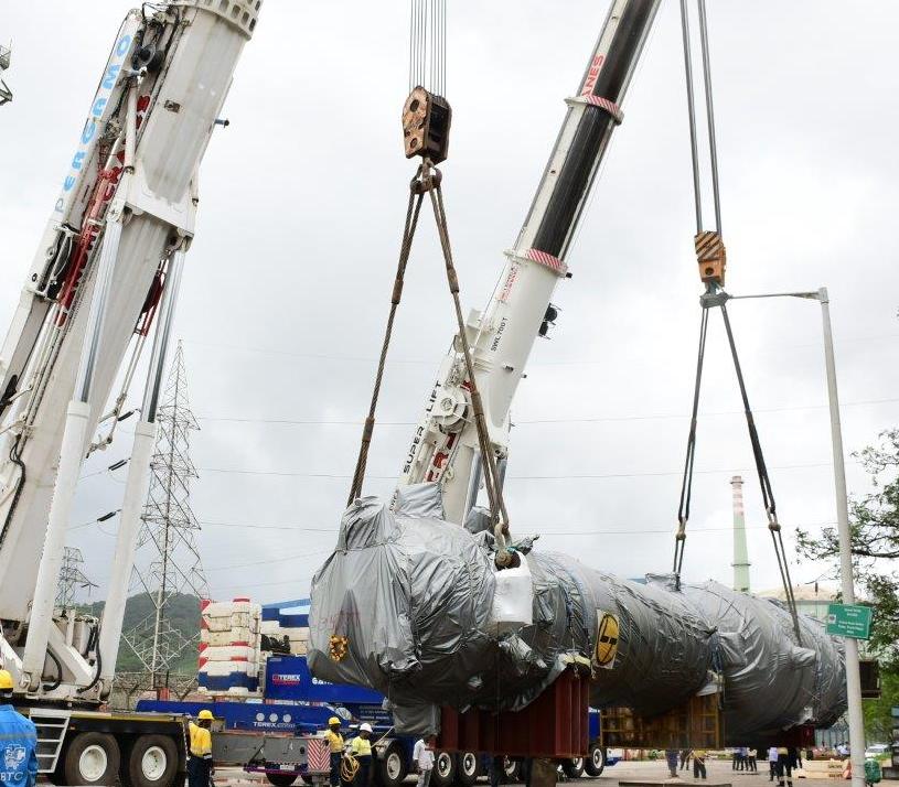 NpcilOfficial's tweet photo. First #Steam #Generator for Kaiga 5&6 (2 x 700 MW) project has been received at the #KaigaSite. This critical equipment weighs around 227 tons and is about 24m in length with a diameter of about 4m.
#NPCIL #Kaiga #PHWR #FleetMode #NuclearPower #CleanPower https://t.co/GNITUgwmRN