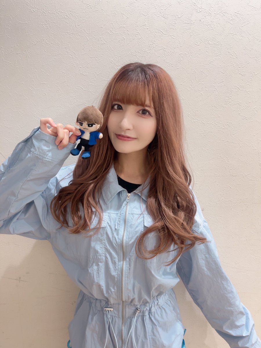 xx_y_u_n_xx's tweet photo. fortuneありがとうございましたー!
めちゃくちゃ楽しくて終わるの嫌すぎて
最後の曲で泣きそうになった😭😭
まさかの(?)つなぎ服で
シュールなステージお届けしましたが
楽しんでもらえましたか?💙
たくさん感想教えてください♡
#DancingRain https://t.co/Ealmwmf4wG