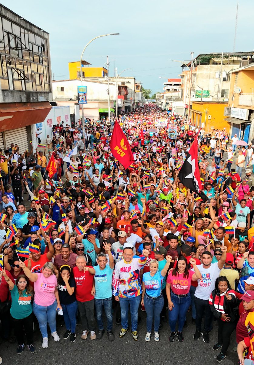 embacubaven's tweet photo. ¡Impresionante movilización de la fuerza chavista y revolucionaria!

#PaisDeOchoEstrellas 🇻🇪 https://t.co/R1RTQj7tuK
