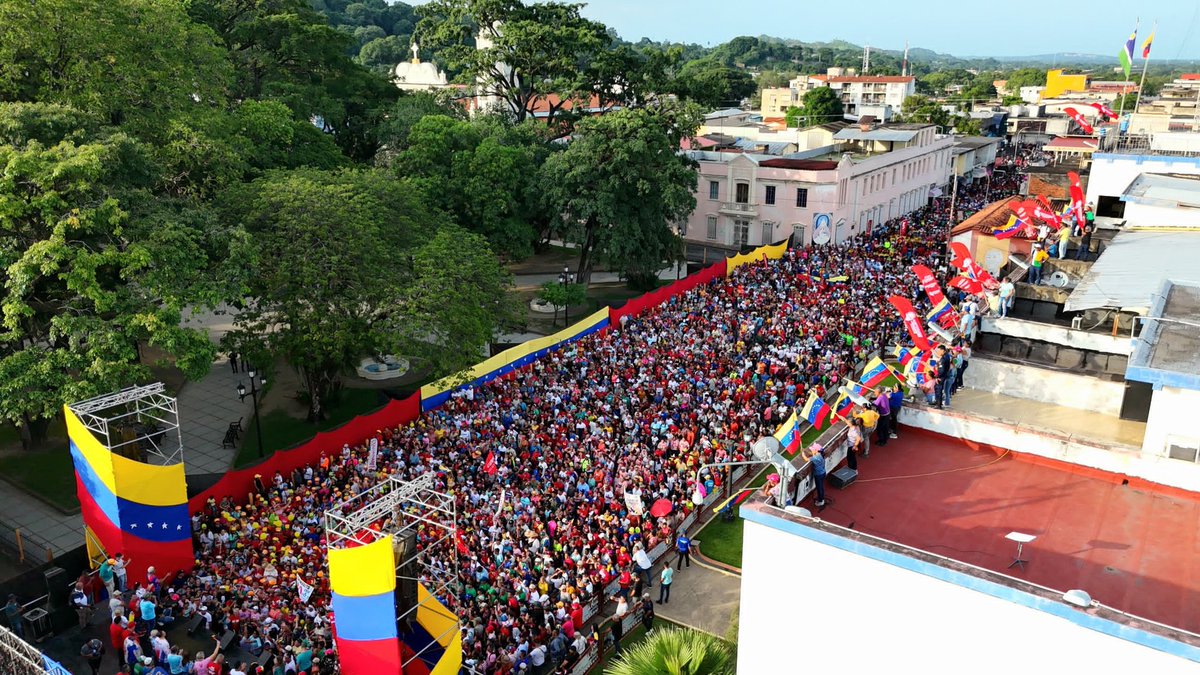 embacubaven's tweet photo. ¡Impresionante movilización de la fuerza chavista y revolucionaria!

#PaisDeOchoEstrellas 🇻🇪 https://t.co/R1RTQj7tuK