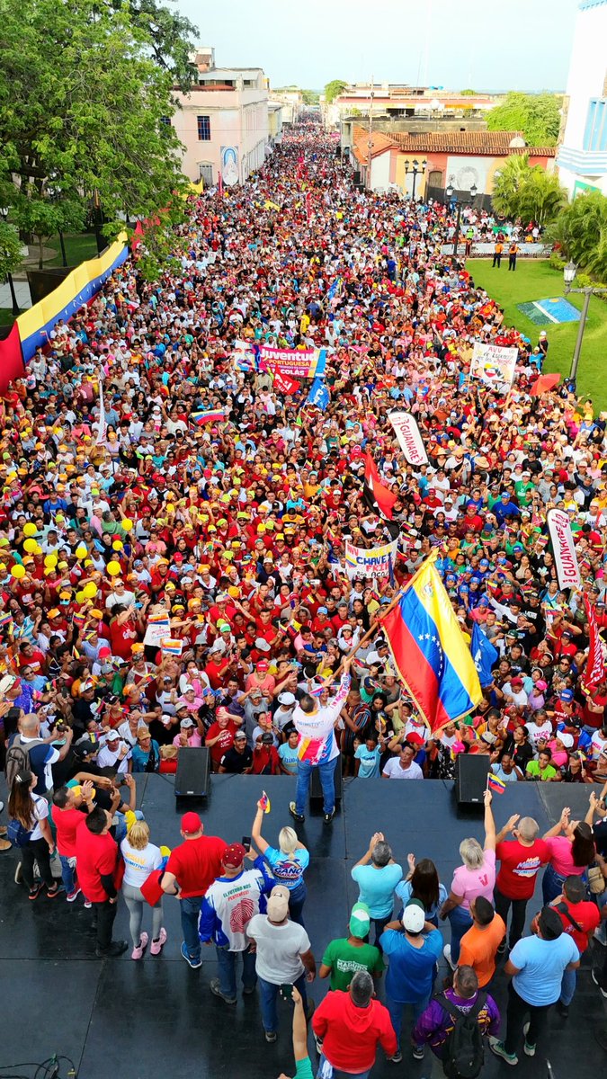 embacubaven's tweet photo. ¡Impresionante movilización de la fuerza chavista y revolucionaria!

#PaisDeOchoEstrellas 🇻🇪 https://t.co/R1RTQj7tuK