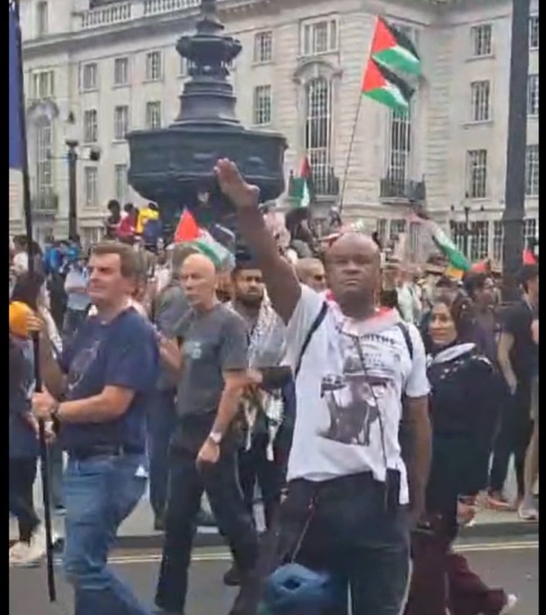 MahyarTousi's tweet photo. While the media only focus on the fat English man with Swastika tattoo this weekend, here is a pro Palestine supporter doing a Nazi salute facing the Jewish counter protesters in London. https://t.co/jnIAKQICU6