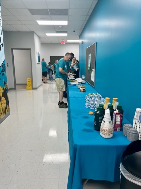 DiscoveryDurham's tweet photo. Discovery's AMAZING staff is back and ready to rock! Let's get hyped because our incredible students return next week, and we can't wait to see their smiling faces! Let's make this school year the best one yet! πͺβ¨ #WelcomeBackStaff #TrailblazerStrong #SchoolYear2024 https://t.co/8jSLMNRujo