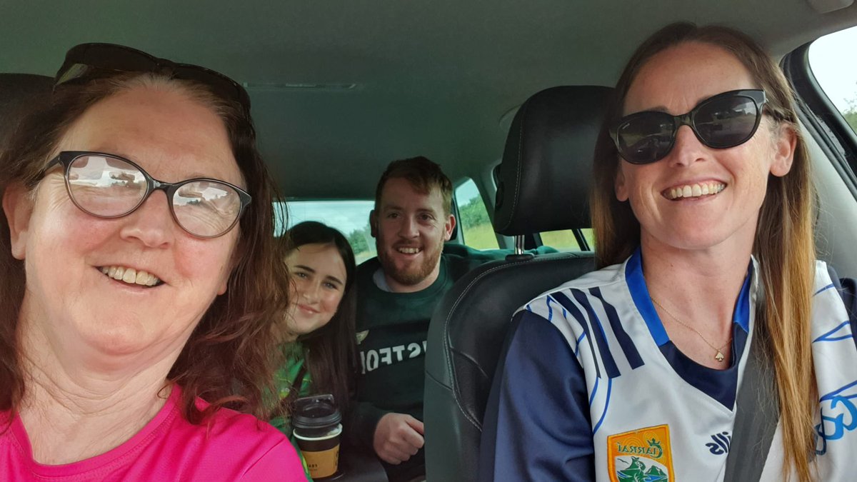 FinbarKC's tweet photo. @LadiesFootball @TG4TV @CrokePark Come on Kerry #ProperFan https://t.co/hGPRDfJhXE