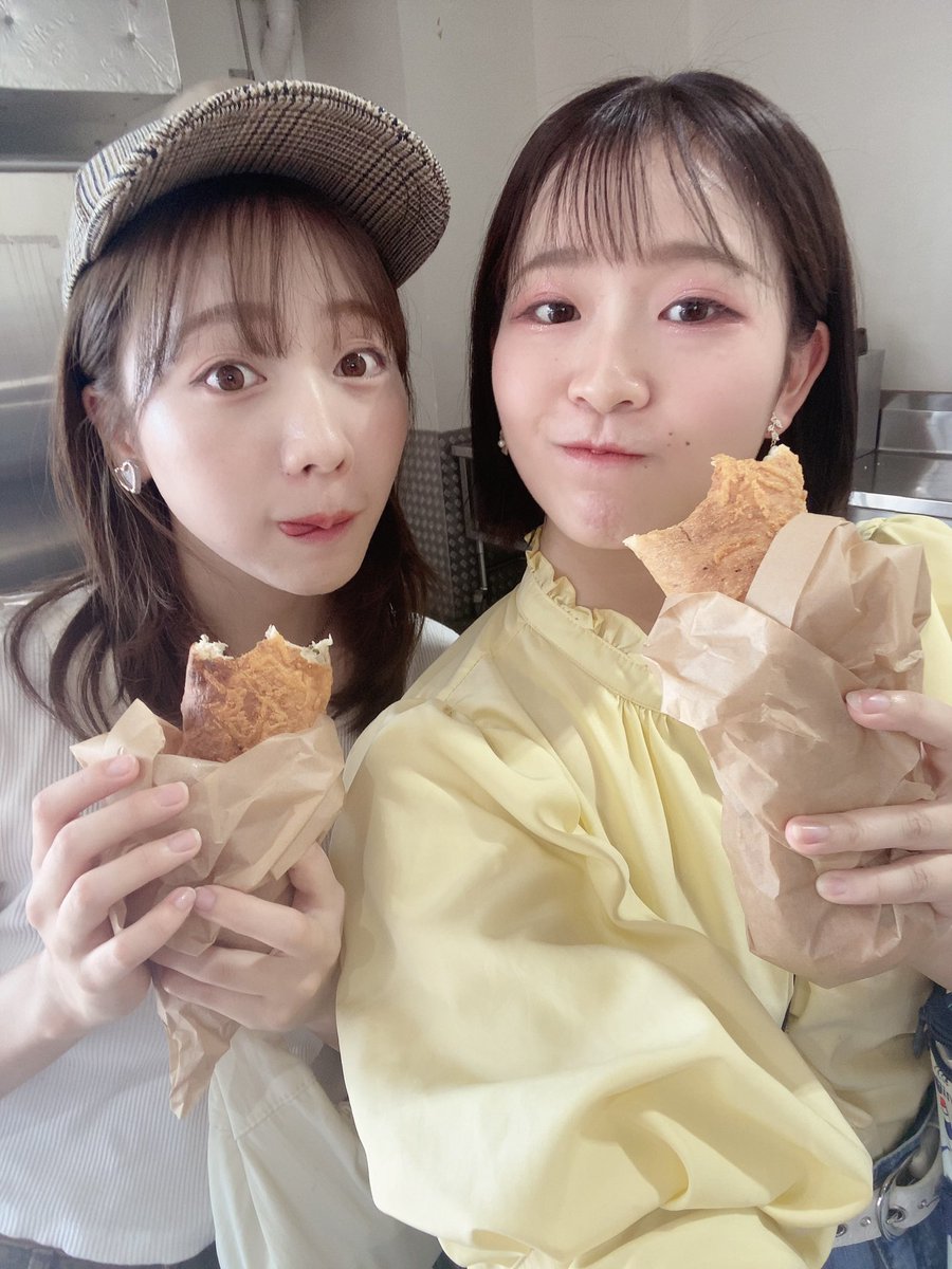 miharu_kotori's tweet photo. #赤いハートと蒼い月 でご一緒した
仲良しの方々とコストコへ🚗✨

初コストコに
ウキウキの愛未ちゃん可愛い😍❤️

私はお目当てのティラミス購入できました😚🤎

#コストコ #コストコ幕張倉庫店 #爆買い 
#プルコギベイク #ディナーロール #ティラミス https://t.co/0PwWp9Z84P