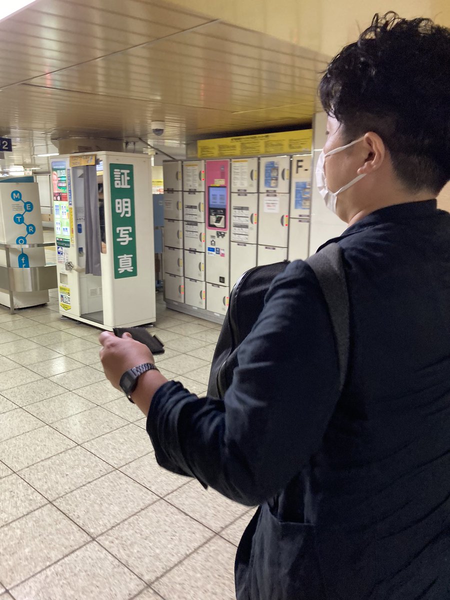 torolirakachyo's tweet photo. 8/4（日）20:45、新宿三丁目駅地下街にてぶつかりおじさん（身長175cmくらい、肥満傾向）。すれ違いざまに私の二の腕に肘鉄してきた。何が起きたかわからなかったが、ぶつかりおじさんだとわかり、怒り込んで「ぶつかりましたよね」と言うと日本語がわからないふり。哀れ

#拡散希望
#ぶつかりおじさん https://t.co/tgZYWizXNn