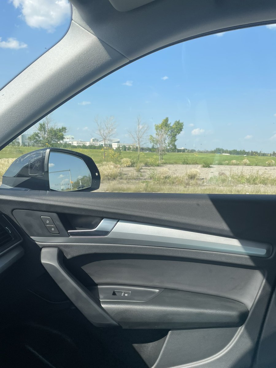 Hey Regina, who is responsible for weeding this boulevard at Wascana Parkway and Ring Road? Not a nice “welcome” to visitors of our city… <a href="/CityofRegina/">City of Regina</a> <a href="/WascanaCentre/">Wascana Centre</a> <a href="/UofRegina/">University of Regina</a> #yqr
