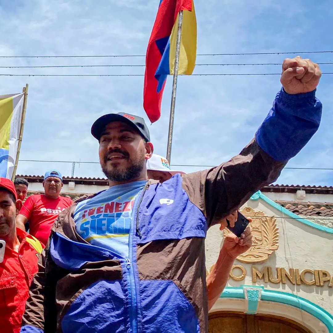 Carloskmarada's tweet photo. Ayer marchamos junto al pueblo de Cumanacoa en el estado Sucre. Este es un pueblo que defiende su derecho de vivir en paz, defiende su soberanía y defiende la decisión del pueblo de reelegir a @NicolasMaduro Presidente!! https://t.co/8aODThtkCo