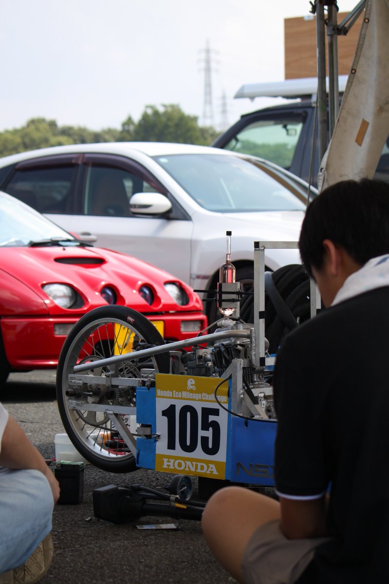 MCT_ecorun's tweet photo. OBの方々をはじめ、多くの方が現地まで応援に来てくださいました。

この1年応援、指導をしてくださった方々、本当にありがとうございました🙇‍♂️
5年部員が居ない為、現メンバーで引き続き来年の大会に向けてマシンを制作していきます。

まずは部全体で基礎知識を復習し、また1年挑戦を続けます。 https://t.co/RthIc2gnp7