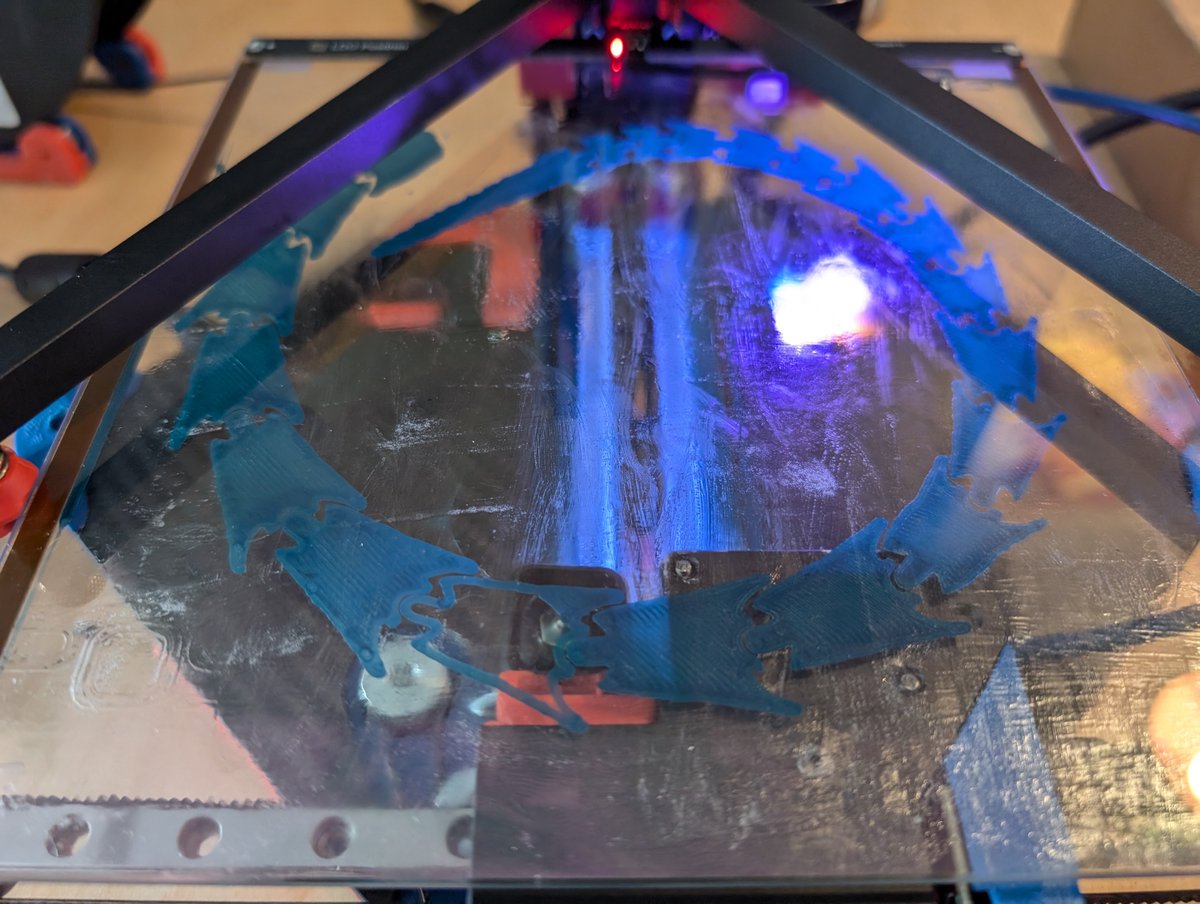 3Dprintingstuff's tweet photo. Nearly perfect first layer on the @Positron3d, printing the Cobra by @3DMakerNoob from https://t.co/ETyQVEmG99. Loving the ability to see the first layer to make sure it is all goo. https://t.co/J2pt6AwU24