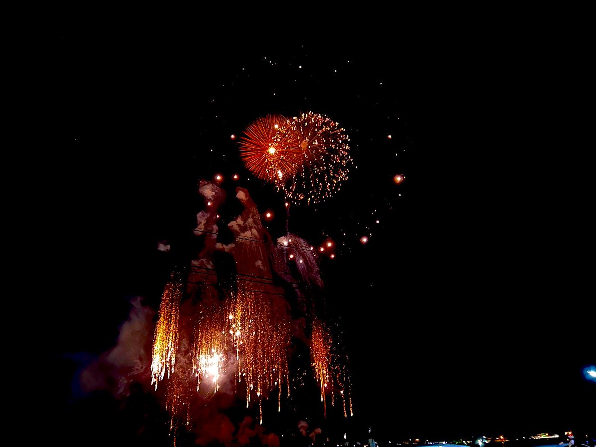 mnpaa's tweet photo. プールをしたり、花火大会に行ったり。笑
ただ、初めての花火大会は音も大きいしスケールが大きすぎて大泣き。
久しぶりに地元の花火大会だったけど、5分くらいで退散…🌈
そして…せっかく合わせたのに。
またでたよ。疲れちゃった。😤💢
娘と2人で夏休みも満喫しよ。 https://t.co/jS5VgGwuJL