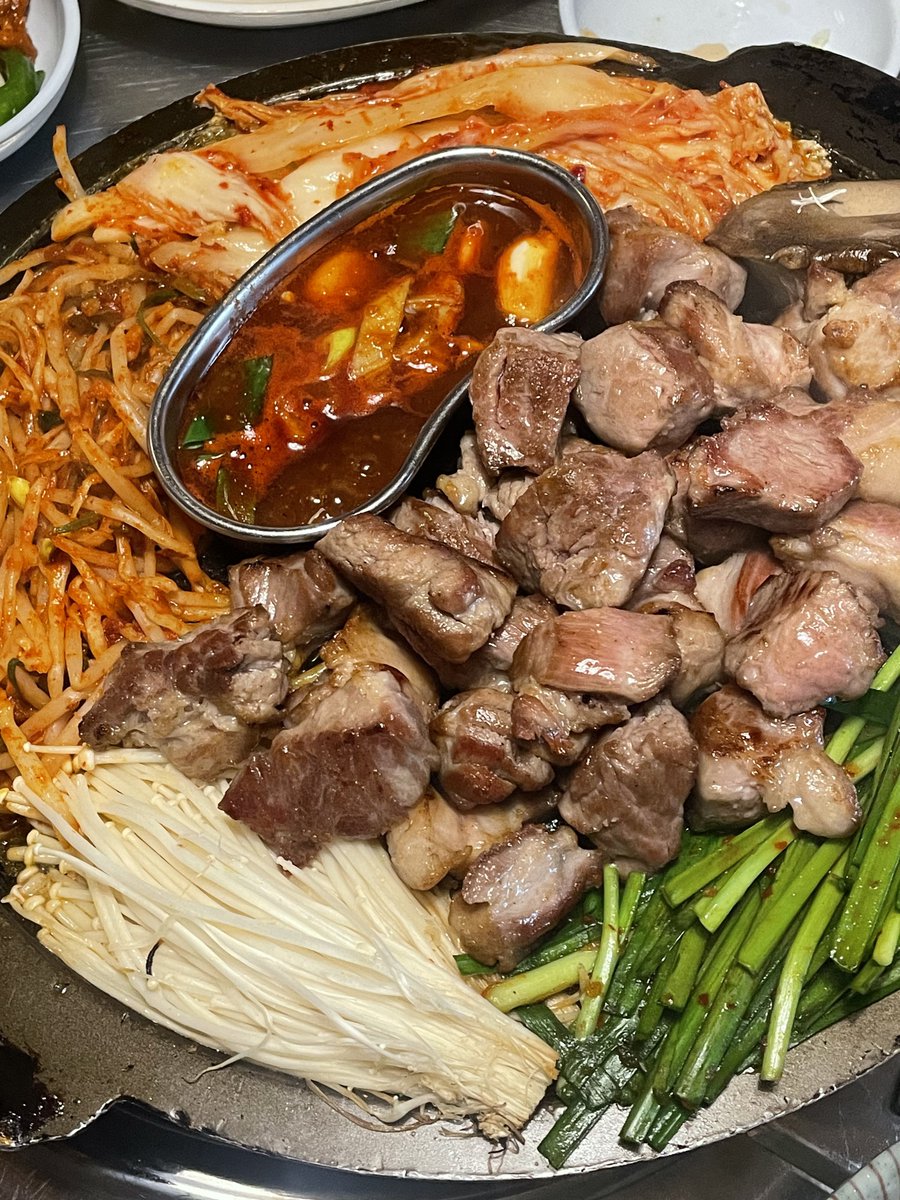raeng0724's tweet photo. 🔥폭염경보in대구
#인성아나이거5분순삭
#얘두다나이거머금
#옴뇸뇸소리안나요 https://t.co/Ovo5CZRitR