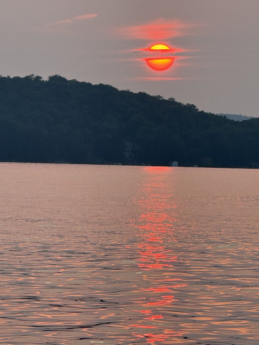 KennethJull's tweet image. Looks like Saturn arrived at Lake of Bays