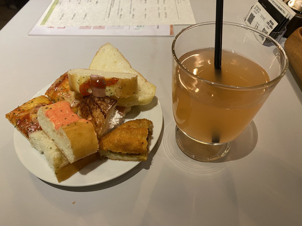 energyse_moriya's tweet photo. 千里中央公園にあるカフェ
#italiancafe SEN℃ -センド- さんへ
ランチが美味しいのはもちろん
パンの食べ放題が種類豊富で満足
テラスで食べたかったがあまりにも暑過ぎて断念‼️
#千里
#カフェ
#センド
#ランチ https://t.co/2LWqs9AHlk