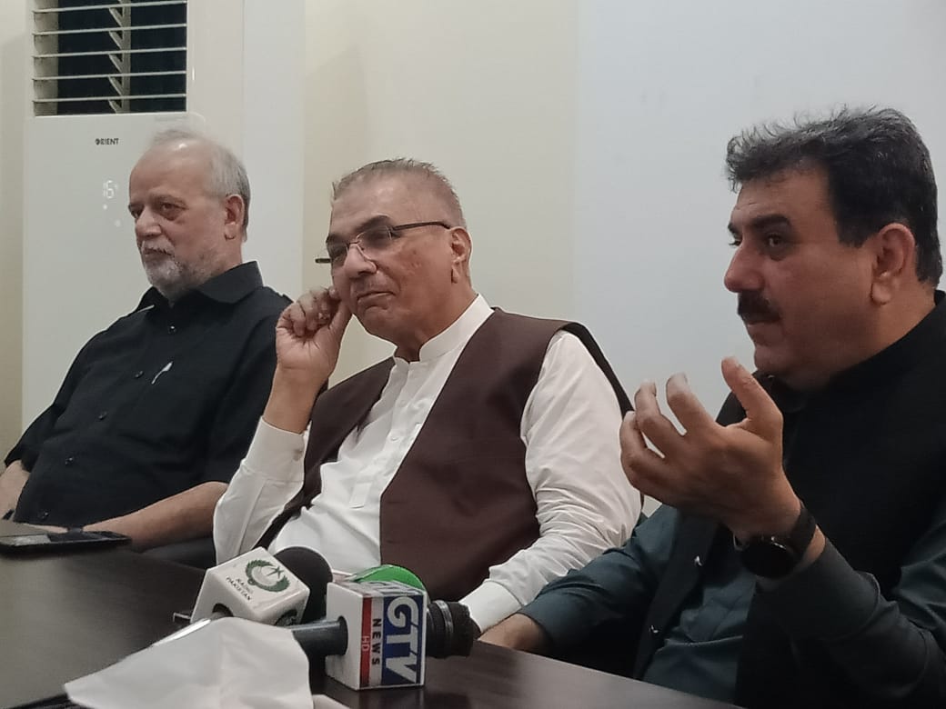 LahoreRadio's tweet photo. 04.08.2024
آج پی آئی ڈی کے آفس لاہور میں 05 اگست یوم استحقاق کشمیر کے موضوع پر ایک پینل ڈسکشن کا اہتمام کیا گیا۔جس کی صدرات سئنیر صحافی کالم نگار اور اینکر پرسن مجیب الرحمٰن شامی نے کی جبکہ دیگر مہمانان گرامی میں شامل تھے،سئنیر صحافی کالم نگار اور اینکر پرسن
+++ https://t.co/Pz0G8bTF9G
