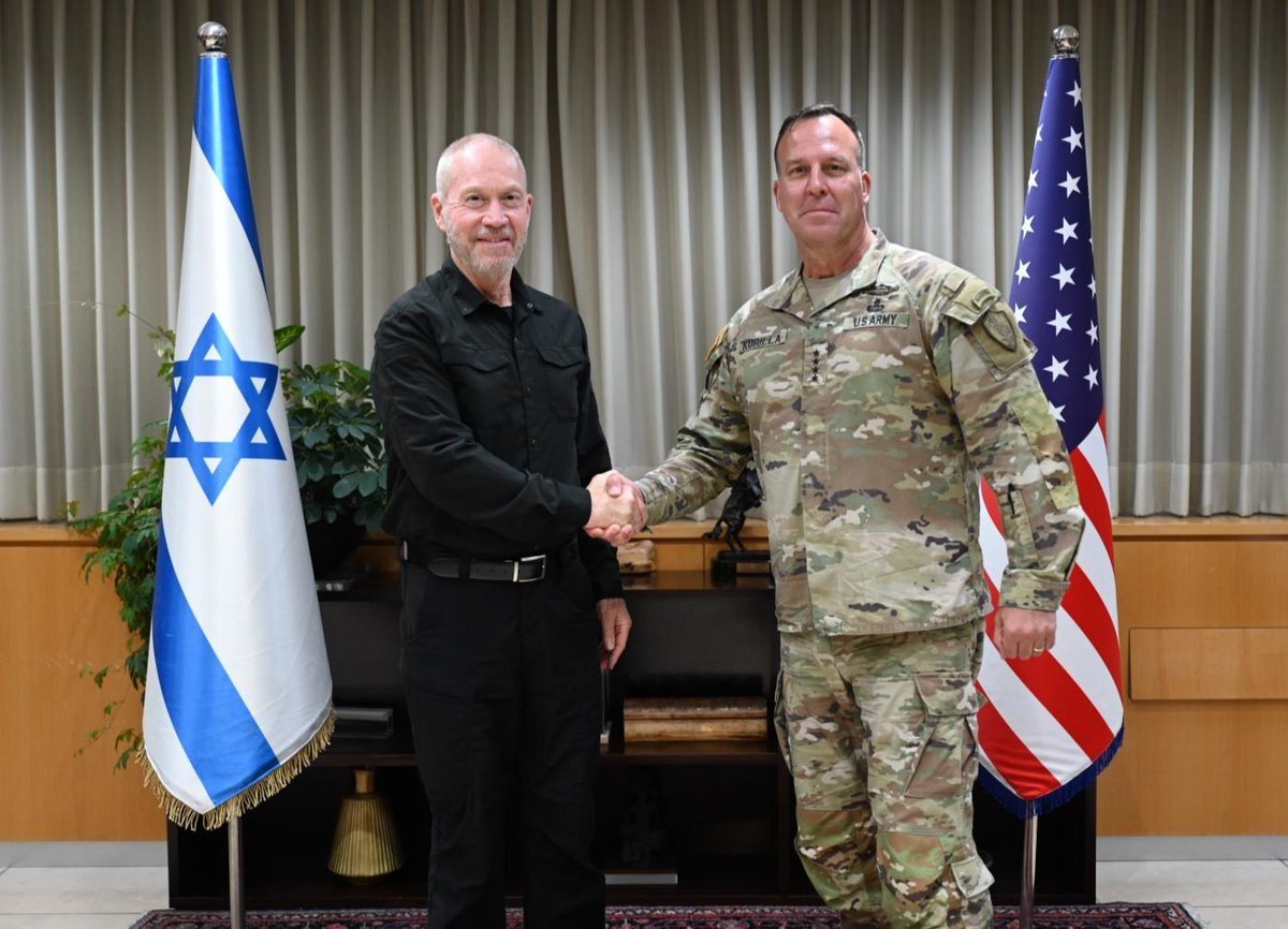 VoiceOfLevant's tweet photo. ABD'NİN EN ÜST DÜZEY GENERALİ İSRAİL'E DESTEK İÇİN ORTADOĞU'YA GELDİ

ABD Merkez Komutanlığı'ndan General Michael Kurilla, İran'ın muhtemele saldırısı öncesi İsrail'e desteğe geldi.

ABD'li General'in, İran tarafından İsrail'e fırlatılması muhtemel füzeleri engellemek için Mısır, Suudi Arabistan, BAE, Ürdün ve Bahreyn ile iletişim halinde olduğu bildirildi.