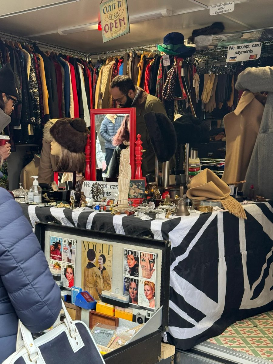 swenserez's tweet photo. 🇬🇧A Sunday Vintage Market hidden in the wealthy area of ​​West London https://t.co/qbmqBJfyDu