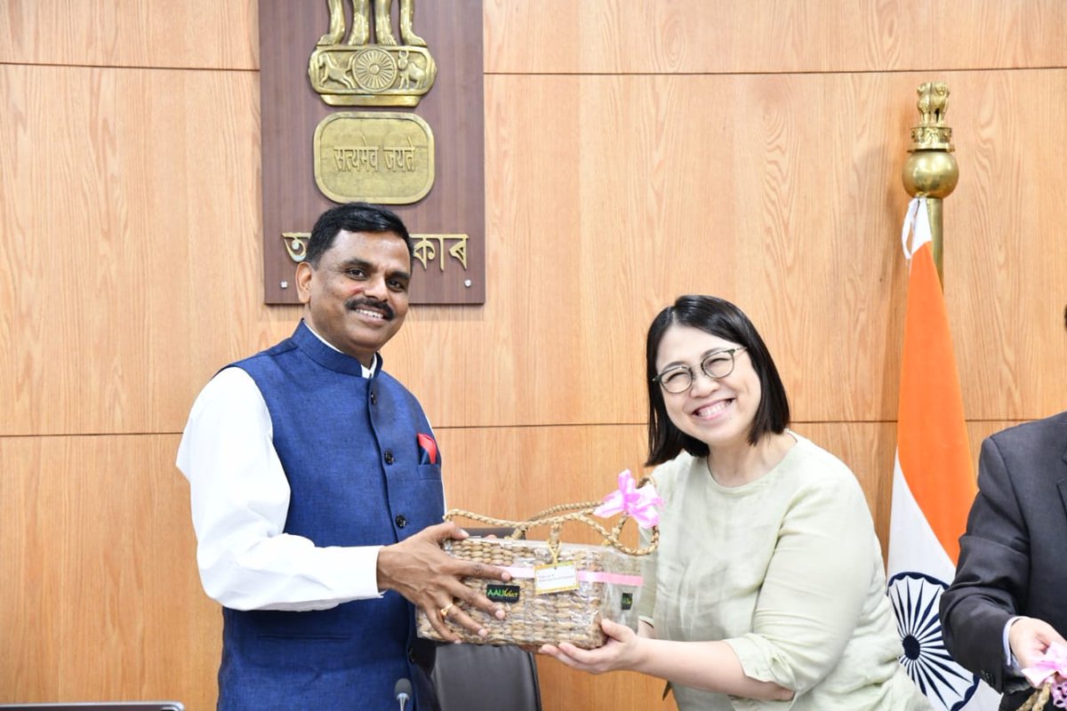 CSAssam_'s tweet photo. Held productive discussions with a delegation of @ADB_HQ led by Qingfeng Zhang (QZ), Senior Sector Director, AFNR ADB, HQ and Mio Oka (MO), Country Director, India Resident Mission, ADB India.

The team presented their views on agriculture, food, nature and rural development opportunities in Assam and appreciated Assam's innovative approaches in various field.

Further discussions were held on
👉Exploring collaboration in sectors such as bamboo, small tea growers, eco-tourism, focus on District Domestic Products (DDPs) etc.
👉Development of the Fishery sector through beel conservation and management.
👉Establishing eco-industrial parks in low lying areas and wetland preservation.
👉Organising a capacity building workshop for forest officers.

Detailed deliberations were also held on other key areas.
