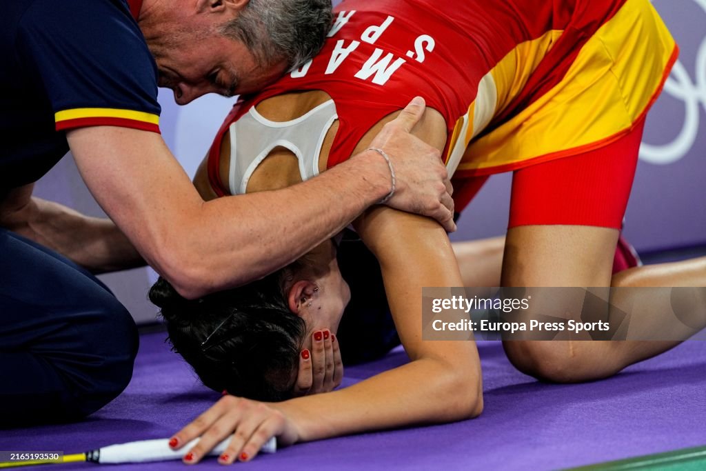 ainurohman's tweet photo. GREGORIA MARISKA TUNJUNG 

"Tadi aku lagi stretching, terus Marin jatuh, kebetulan hari ini aku ada tes juga, jadi aku tidak sempat lihat keputusannya bagaimana, cuman katanya diputuskan retired."

"Bingung ya, salah banget aku happy dengan penderitaan orang lain. Ini musibah untuk Marin, tapi aku  bingung bereaksi gimana, kaya tidak mau ini terjadi aja. Jujur banget aku bersyukur medalinya, tapi bukan happy gitu." 

HERLI DJAENUDIN, Pelatih Tunggal Putri Indonesia 

"Tentunya puji syukur kehadirat Tuhan Yang Maha Kuasa yah, atas kehendaknya atas ridhonya juga, setelah sekian lama kita tidak dapat medali di tunggal putri sekarang alhamdulillah Jorji bisa dapat medali perunggu."

"Ini juga berkat tim yang bagus, bukan karena saya sendiri, kalau saya lihat PBSI timnya sudah bagus, ada Tim Ad Hoc yang diisi oleh orang-orang yang kompeten di dalamnya, yang memang dibentuk oleh Bapak Fadil (Imran), tujuannya untuk menjaga tradisi medali."

"Target saya memang medali, kita tidak berpikir apa, yang penting medali dulu deh, karena lihat dari ranking di atas dia masih banyak. Ini jadi ajang pembuktian Jorji."

🗣️: NOC Indonesia