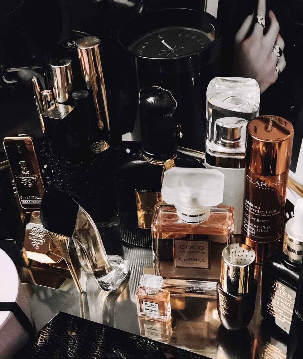 CHANELCHICC's tweet photo. how to smell addictive on a budget: a thread https://t.co/IcekJFBwSt