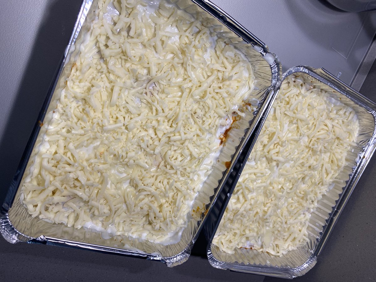 jmajczuk's tweet photo. #Lasagne się robi się☝️🤓 40 minut w piecu, chwilę odpocznie i gotowe ✔️ 👍 #wkuchni #niedziela #pycha https://t.co/4WCkE3k3mA