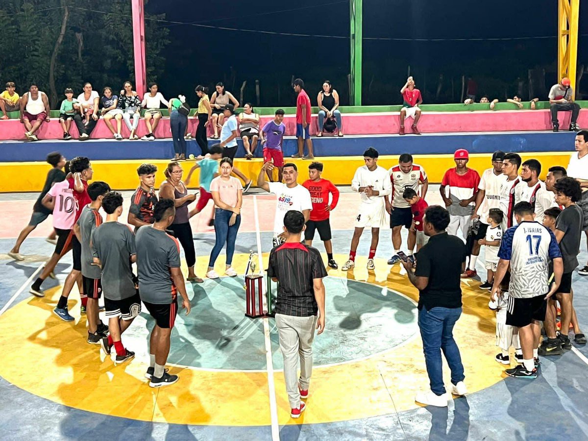 Final de la Liga de Futbol Sala en el Polideportivo Carlos Fonseca Amador en la Comunidad de Las Mercedes #Quezalguaque

#LaPasionDeHacerDeporte
#4519LapatriaLaRevolución