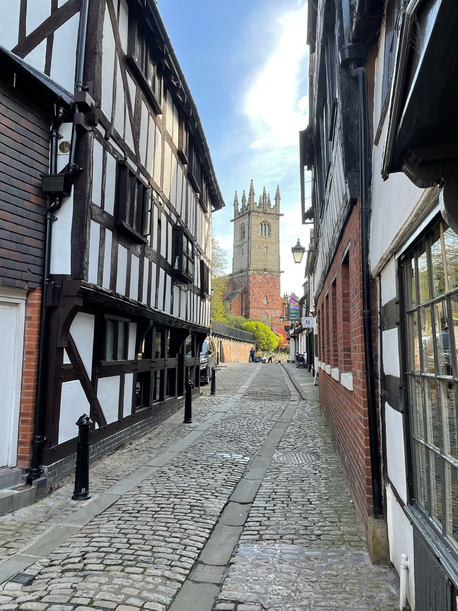Grizzlegutweed1's tweet photo. Tudor townscape, Shrewsbury uk https://t.co/e3Bg6YzNFZ